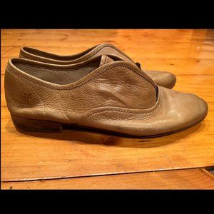 Frye - Jillian Slip On Camel - Flat Slip On Oxford - Size 8 - Leather